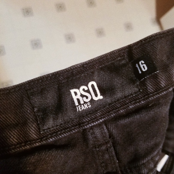 Black Tilly's RSQ Distressed denim bermuda shorts - Picture 5 of 5